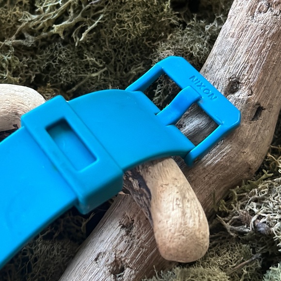 RESERVED: Nixon watch: The Time Teller in blue - Picture 6 of 6